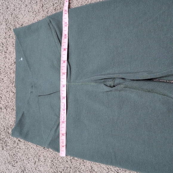 Old Navy Active Power Chill Crossover Panel Bike Shorts Sage Green XS - Picture 6 of 9